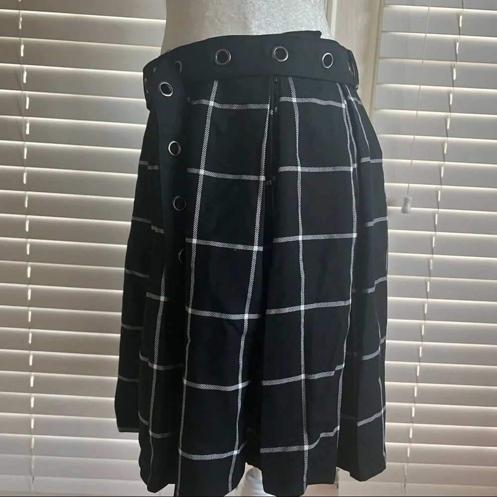Hot Topic Sz Large Pleated Plaid Black White Skater School Skirt Belted Waist